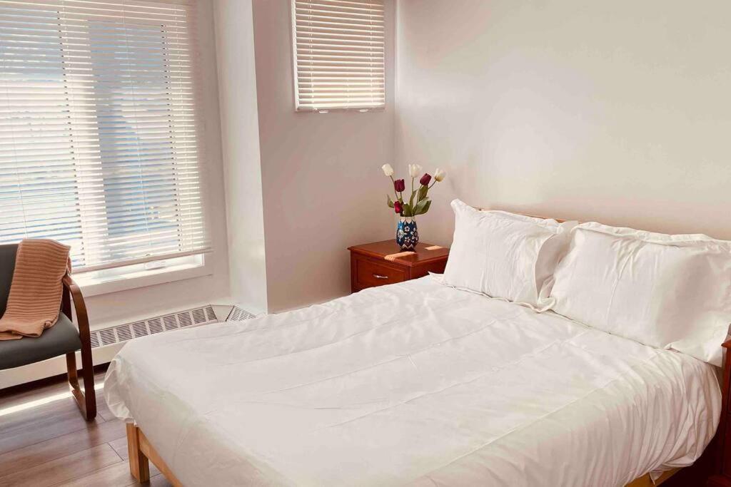 キャンモアUnit #201 Cozy Mountain View 1Br In Dtアパートメント エクステリア 写真