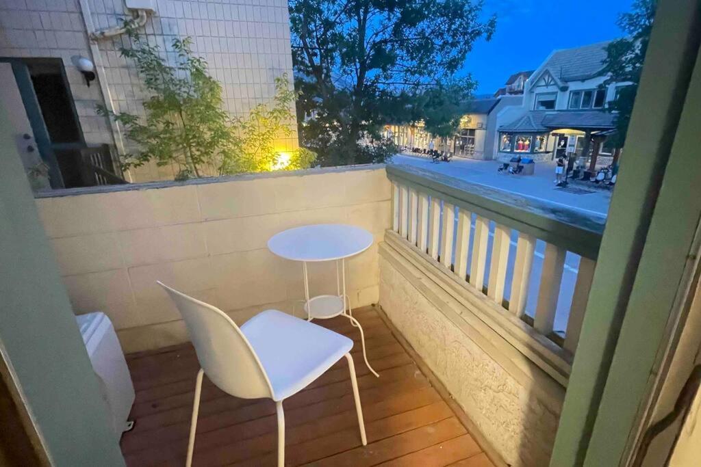 キャンモアUnit #201 Cozy Mountain View 1Br In Dtアパートメント エクステリア 写真