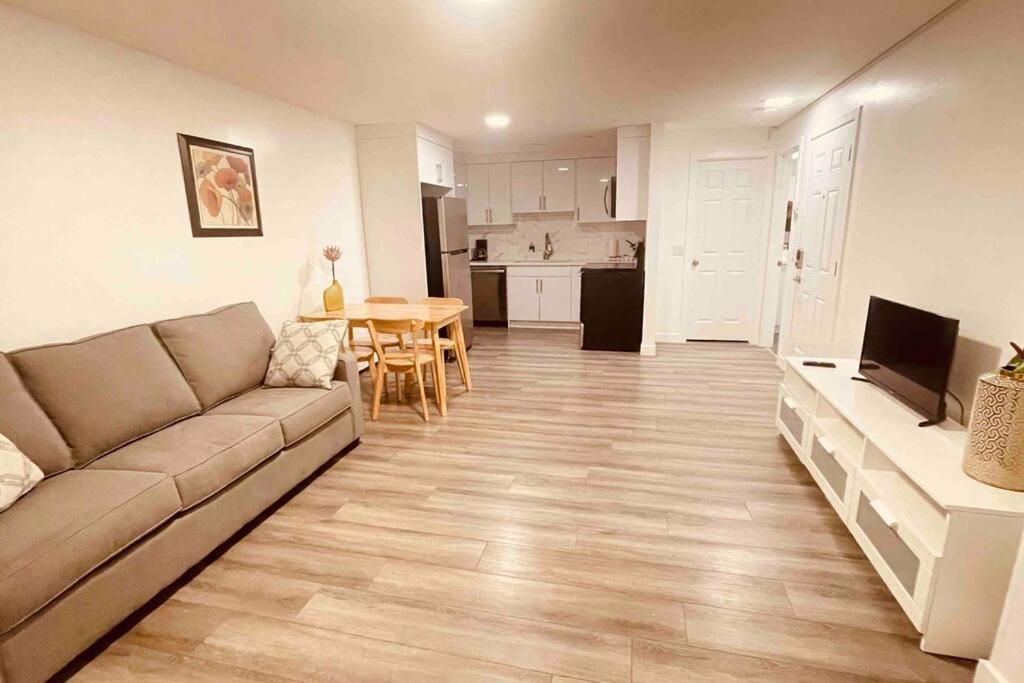 キャンモアUnit #201 Cozy Mountain View 1Br In Dtアパートメント エクステリア 写真