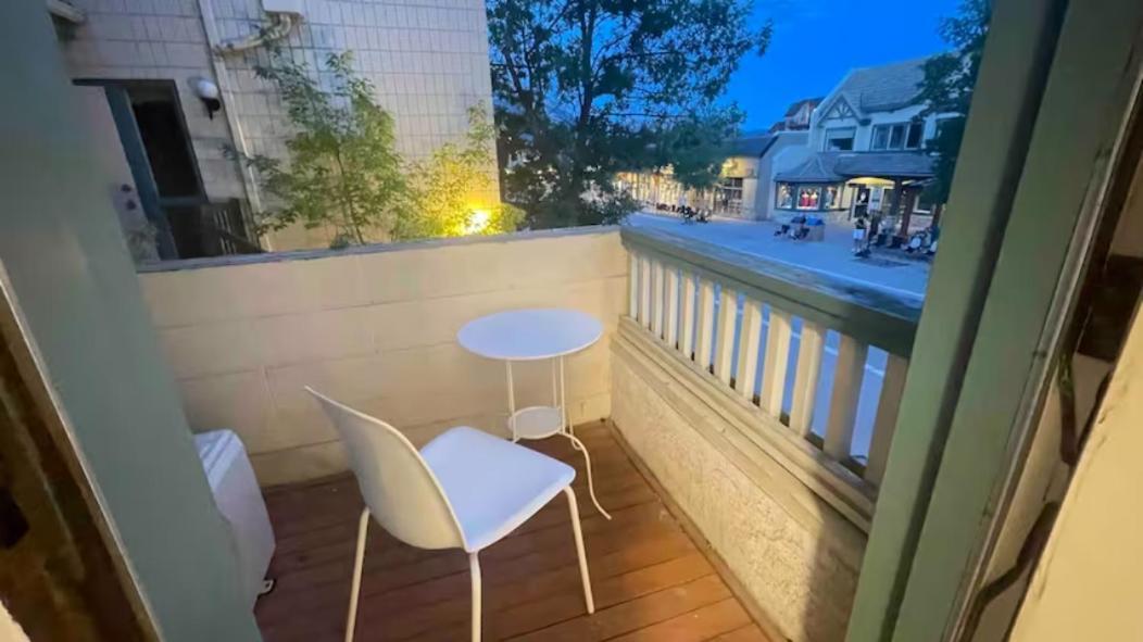 キャンモアUnit #201 Cozy Mountain View 1Br In Dtアパートメント エクステリア 写真