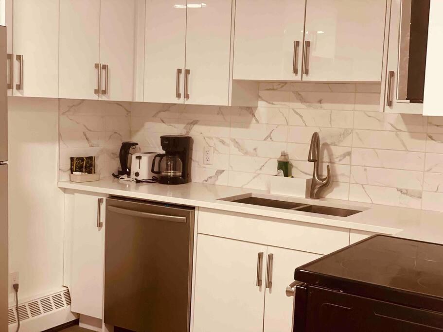 キャンモアUnit #201 Cozy Mountain View 1Br In Dtアパートメント エクステリア 写真